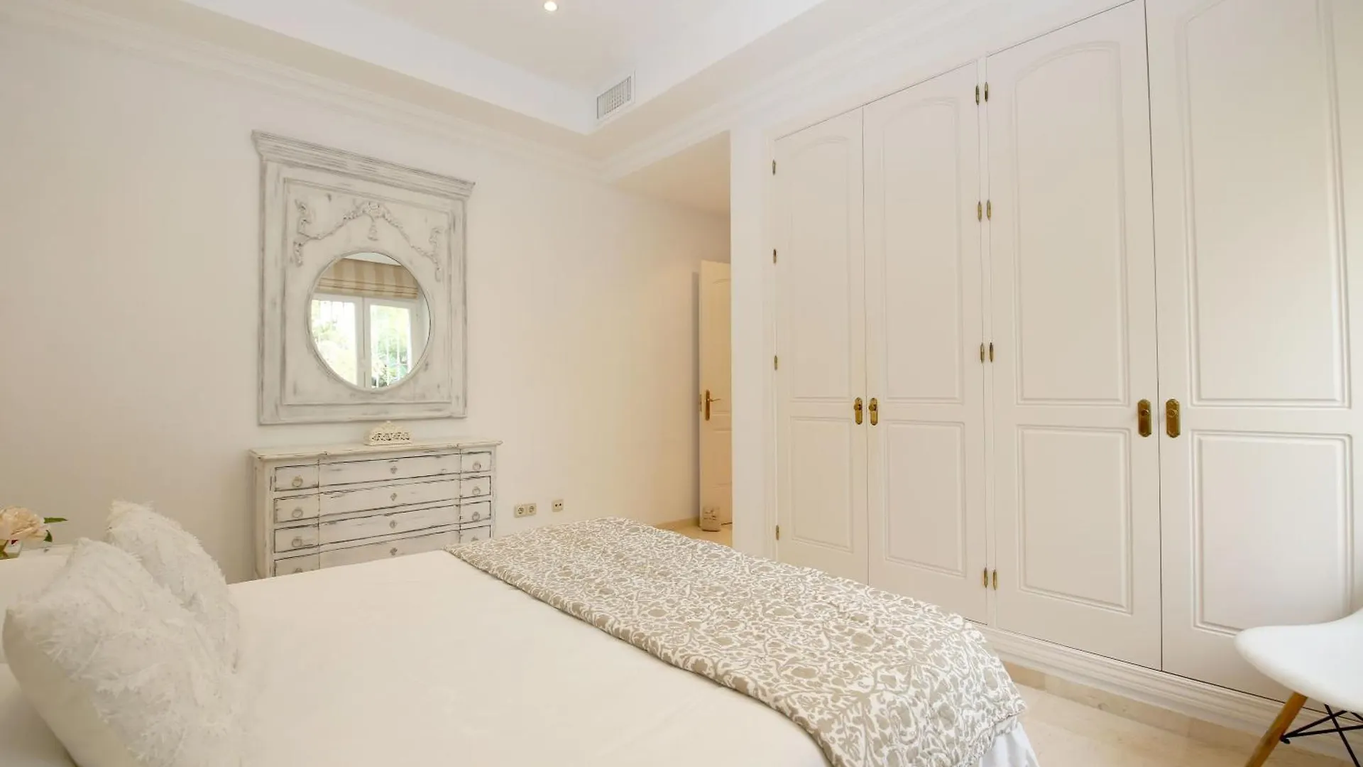 Estepona East Luxury Family Villa Rosa
