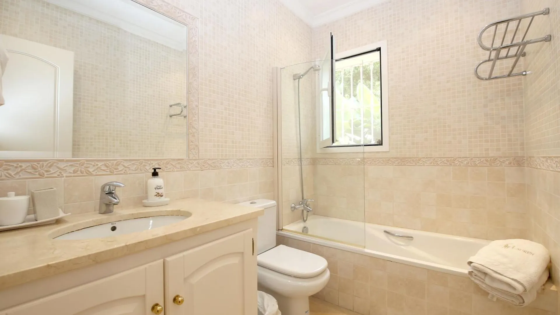 Estepona East Luxury Family Villa Rosa 0*,  Spain